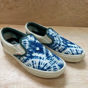 Size 9.5 Vans Comfy Cush slip on shoes